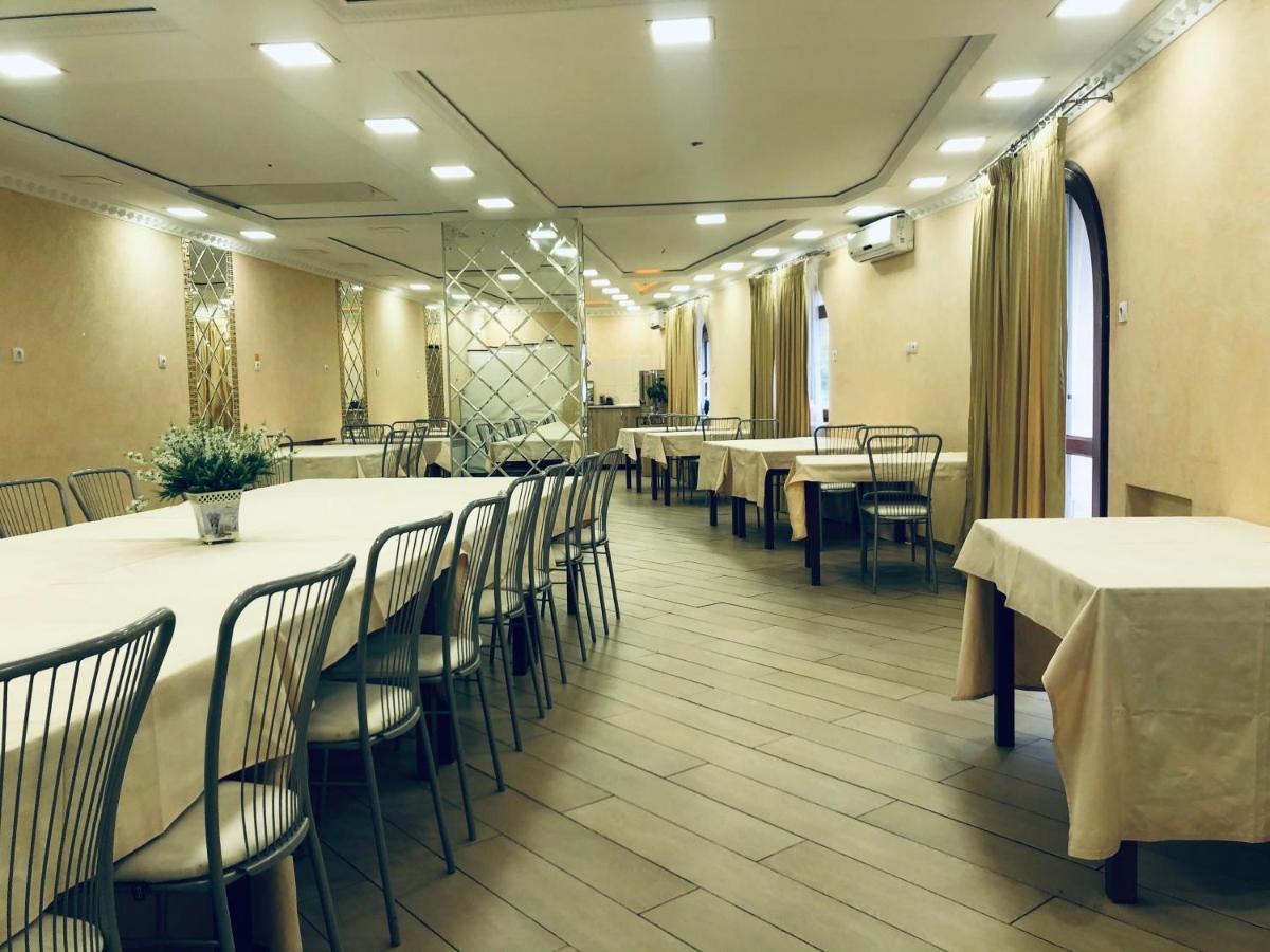 Hotel Imperial Umań Zewnętrze zdjęcie